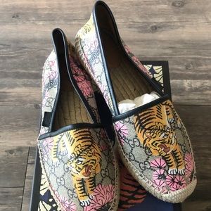 💯Authentic gently used in good condition!